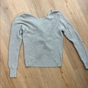 LOFT Women's Light Gray Crew Neck Sweater